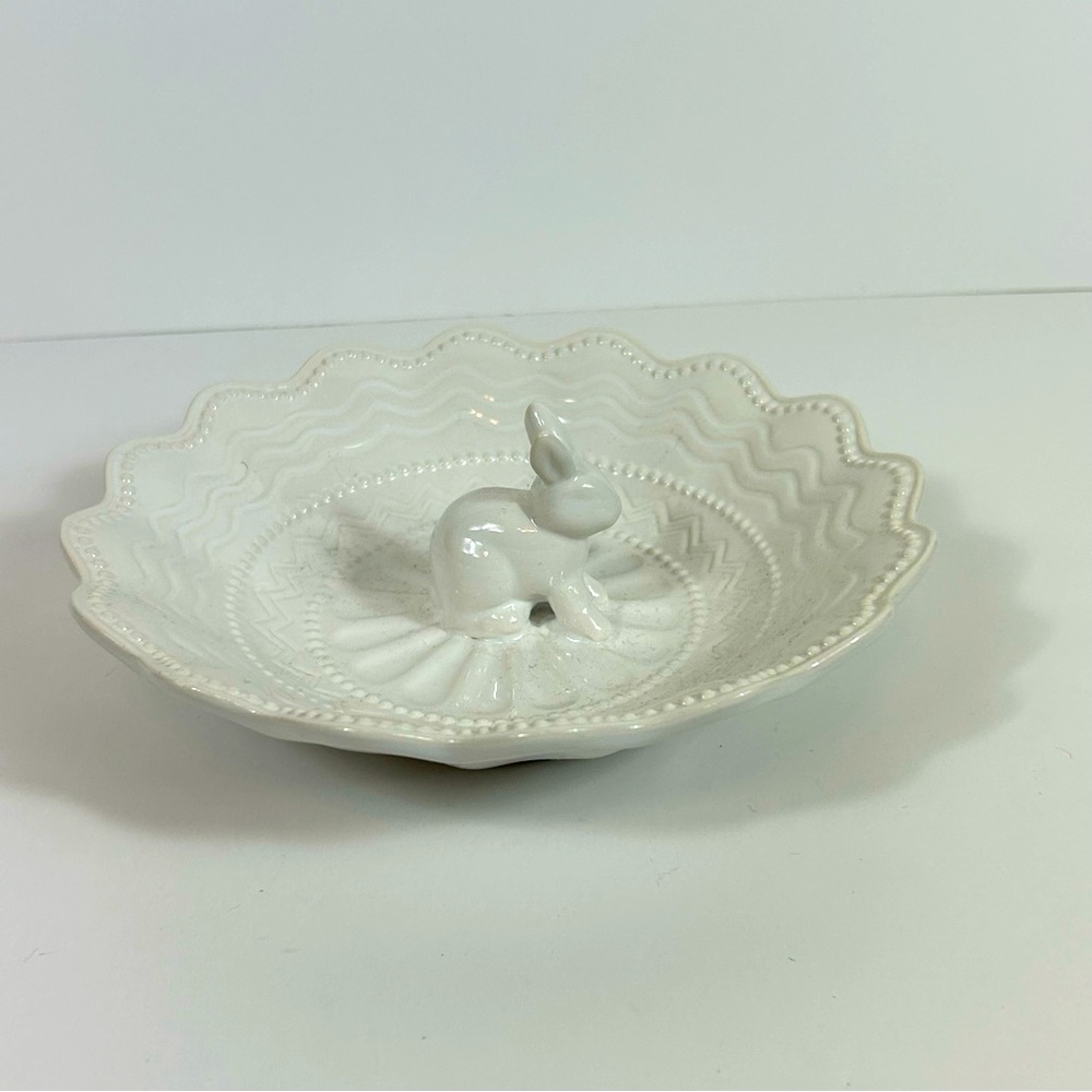 Arlington Designs White Easter Scallop Ceramic Candy/Jewelry Dish